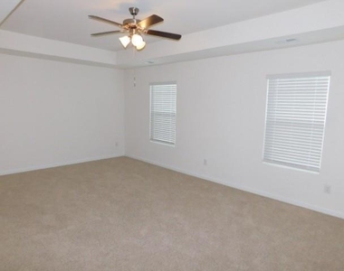 3689 Chevington Court Se - Photo Thumbnail 24