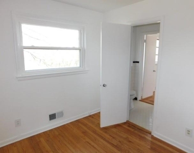 2407 Summerland Drive - Photo Thumbnail 21