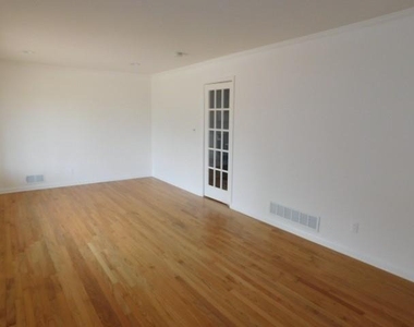 2407 Summerland Drive - Photo Thumbnail 5