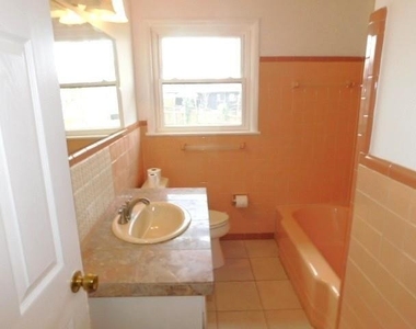 2407 Summerland Drive - Photo Thumbnail 13