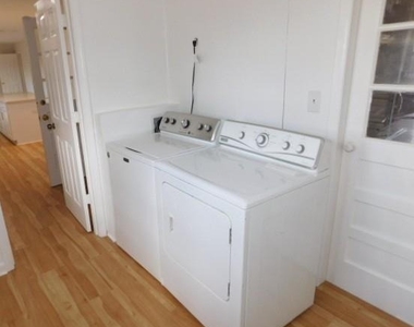 2407 Summerland Drive - Photo Thumbnail 11