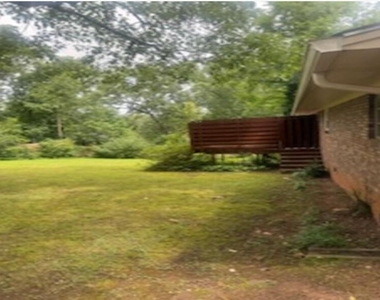 2407 Summerland Drive - Photo Thumbnail 22