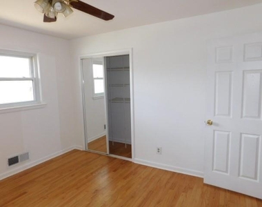 2407 Summerland Drive - Photo Thumbnail 15