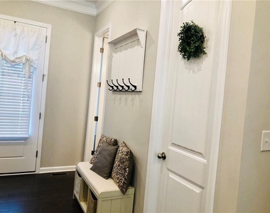 324 Beacons Place - Photo Thumbnail 5