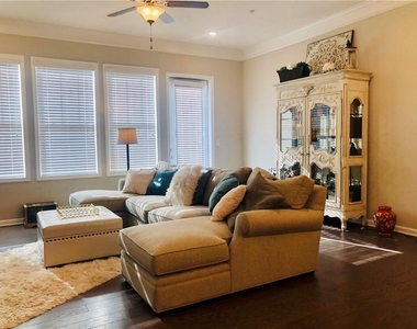 324 Beacons Place - Photo Thumbnail 6