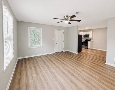 4311 E Paulding Drive - Photo Thumbnail 3