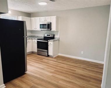 4311 E Paulding Drive - Photo Thumbnail 4