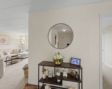 1 Renaissance Place - Photo Thumbnail 4