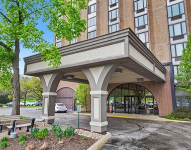 1 Renaissance Place - Photo Thumbnail 1