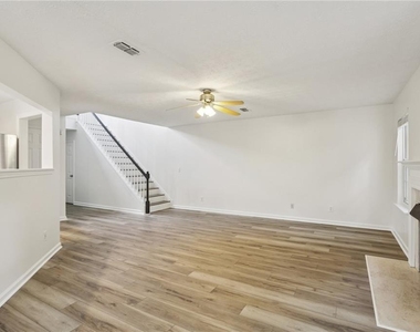 208 Carrington Way - Photo Thumbnail 9