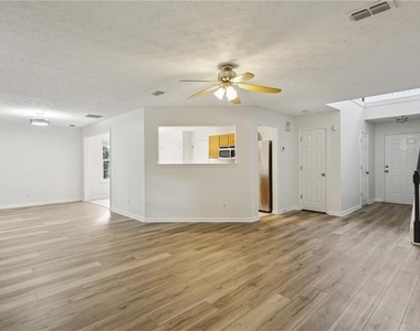 208 Carrington Way - Photo Thumbnail 8