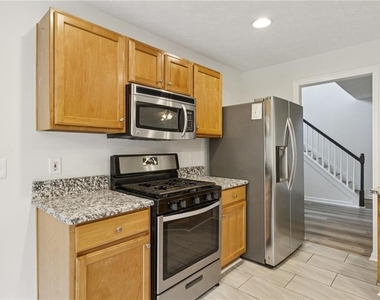 208 Carrington Way - Photo Thumbnail 12