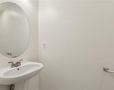 208 Carrington Way - Photo Thumbnail 14