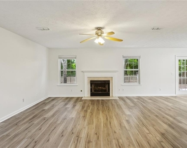 208 Carrington Way - Photo Thumbnail 7