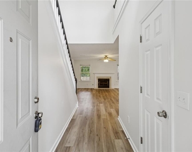 208 Carrington Way - Photo Thumbnail 6
