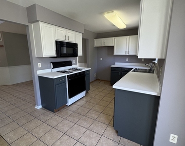 1716 William Drive - Photo Thumbnail 4