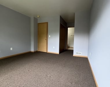 1716 William Drive - Photo Thumbnail 13