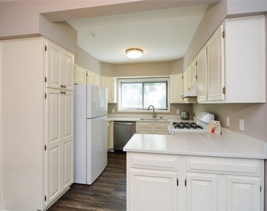 607 Lismore Se - Photo Thumbnail 13