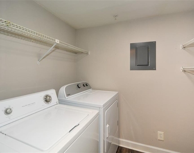 607 Lismore Se - Photo Thumbnail 17