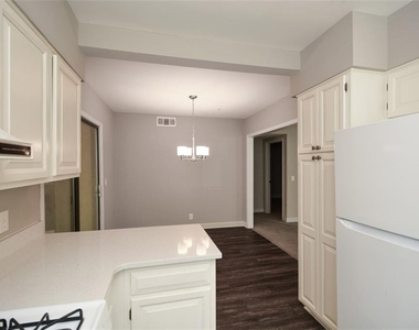 607 Lismore Se - Photo Thumbnail 16