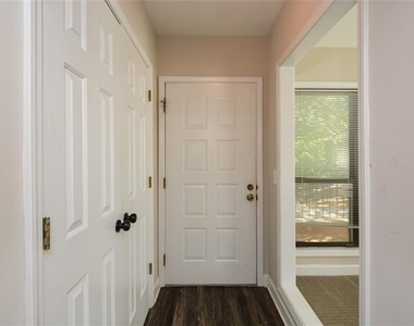 607 Lismore Se - Photo Thumbnail 4