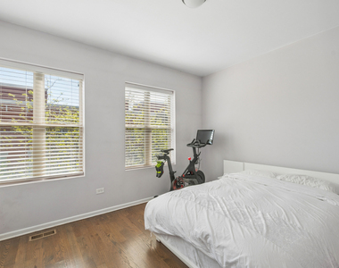 2504 S Calumet Avenue - Photo Thumbnail 8