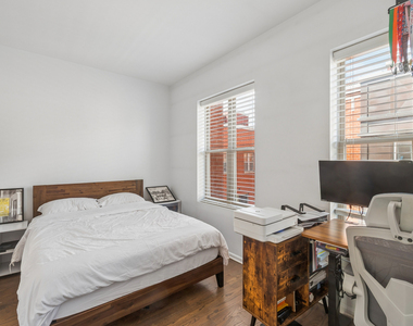 2504 S Calumet Avenue - Photo Thumbnail 11