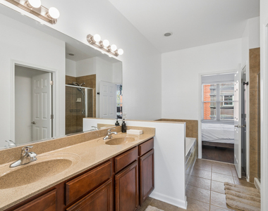 2504 S Calumet Avenue - Photo Thumbnail 9