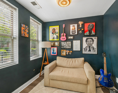 2504 S Calumet Avenue - Photo Thumbnail 2