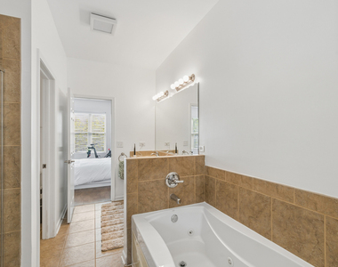 2504 S Calumet Avenue - Photo Thumbnail 10