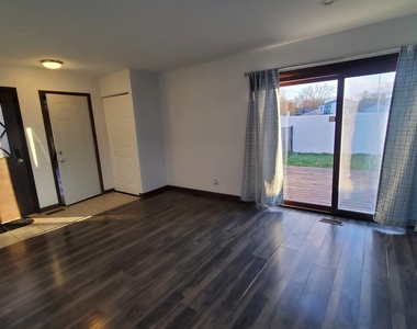 202 Highbury Drive - Photo Thumbnail 10