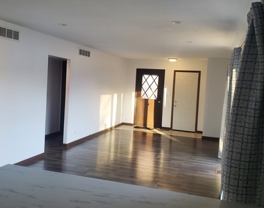 202 Highbury Drive - Photo Thumbnail 7