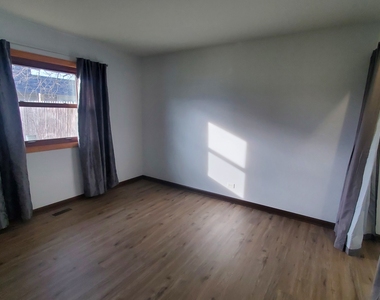 202 Highbury Drive - Photo Thumbnail 3