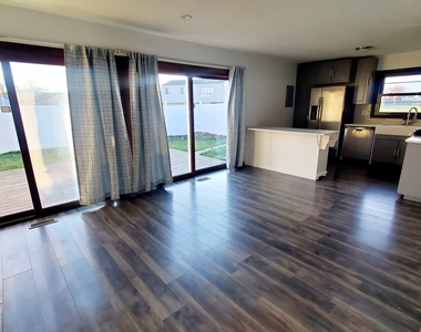 202 Highbury Drive - Photo Thumbnail 9