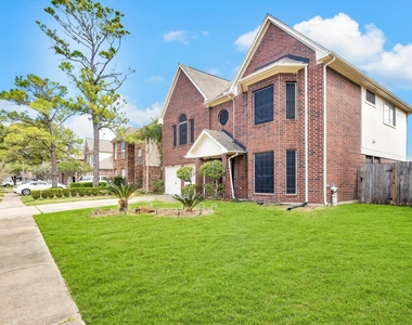 16423 Ash Point Lane - Photo Thumbnail 2