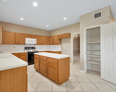 16423 Ash Point Lane - Photo Thumbnail 12
