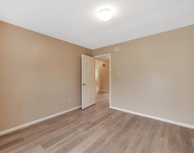 16423 Ash Point Lane - Photo Thumbnail 38