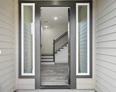 7242 Saint Augustine Street - Photo Thumbnail 2