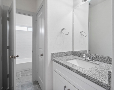 7242 Saint Augustine Street - Photo Thumbnail 12