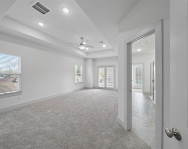 7242 Saint Augustine Street - Photo Thumbnail 14