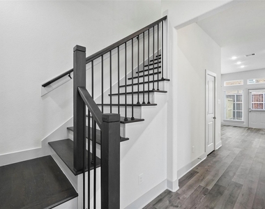 7242 Saint Augustine Street - Photo Thumbnail 3
