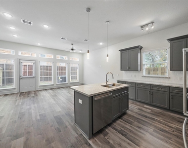7242 Saint Augustine Street - Photo Thumbnail 4