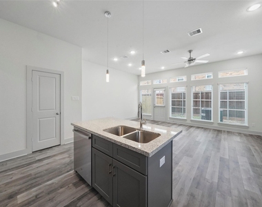 7242 Saint Augustine Street - Photo Thumbnail 6
