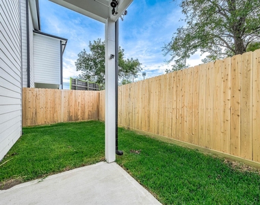 2716 Spence Street - Photo Thumbnail 31