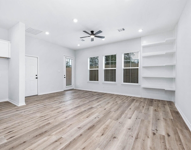 2716 Spence Street - Photo Thumbnail 12