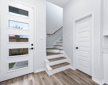 2716 Spence Street - Photo Thumbnail 16