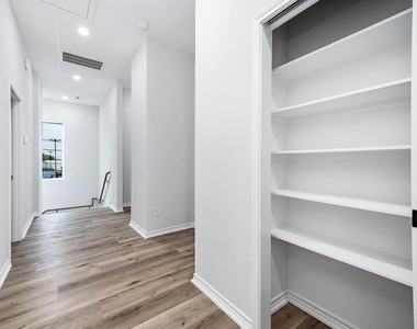 2716 Spence Street - Photo Thumbnail 29