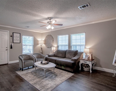 164 Varsity Drive - Photo Thumbnail 3