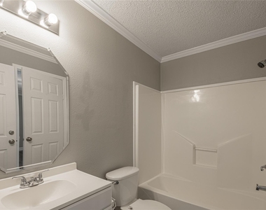 164 Varsity Drive - Photo Thumbnail 13