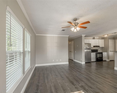 164 Varsity Drive - Photo Thumbnail 4